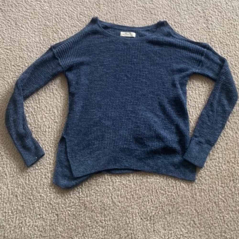 Hollister peep shoulder Sweater